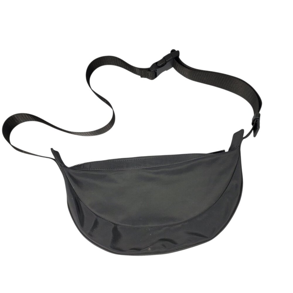Betsey Johnson Crossbody Bag Purse Black Solid Half-Moon Crescent Casual Sporty - Picture 4 of 11